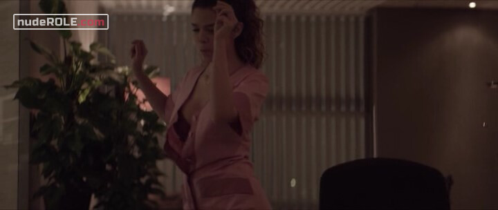 3. Ariana sexy – Jefe (2018)