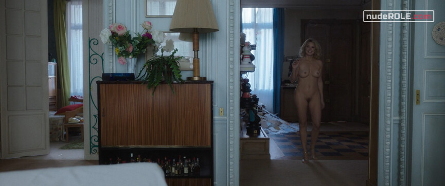 14. Camille Fouquet nude – Waiting for Bojangles (2021)