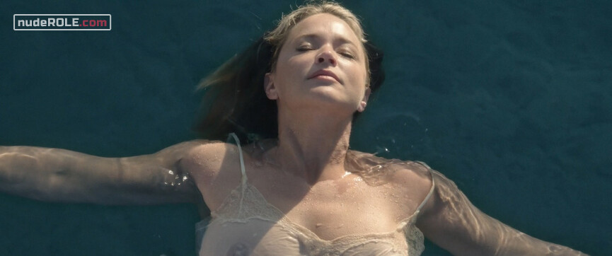 27. Camille Fouquet nude – Waiting for Bojangles (2021)