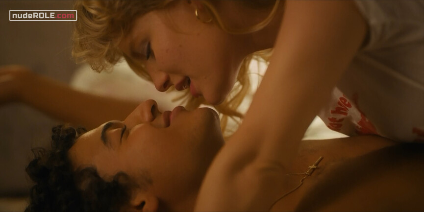 4. Jill Shore nude – Bridge and Tunnel s01e02 (2021)