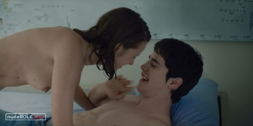 1. Mía Becker nude – El nudo s01e12 (2019)