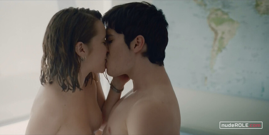 4. Mía Becker nude – El nudo s01e12 (2019)