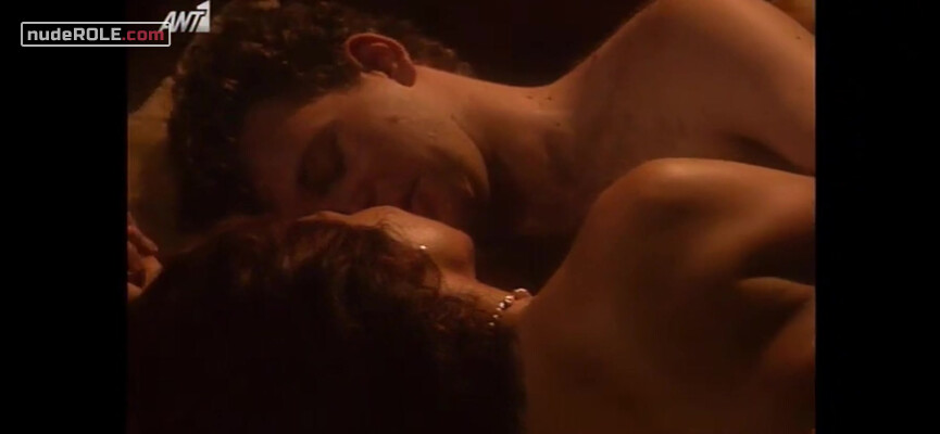 3. Olga nude – I Prova tou Nyfikou s01e23 (1995)