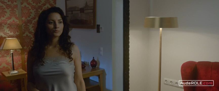 18. Iliana nude – Iliana (2019)