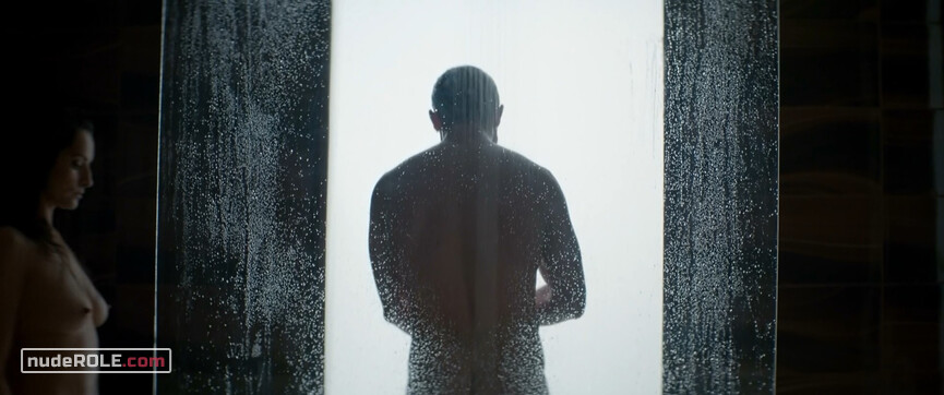 9. Iliana nude – Iliana (2019)