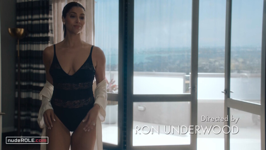 1. Gigi Mendoza sexy – Grand Hotel s01 (2011)