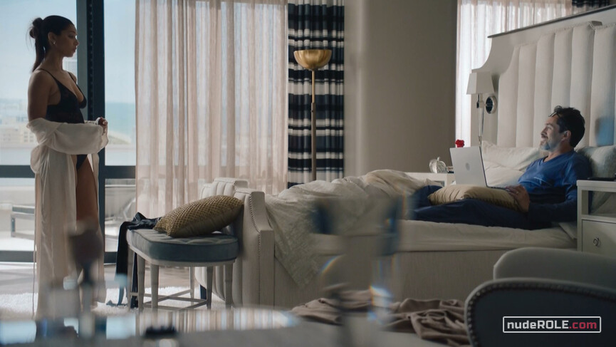 5. Gigi Mendoza sexy – Grand Hotel s01 (2011)