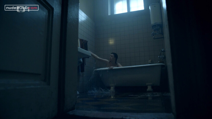 3. Anezka Láníková nude – The Informant s01e01 (2020)