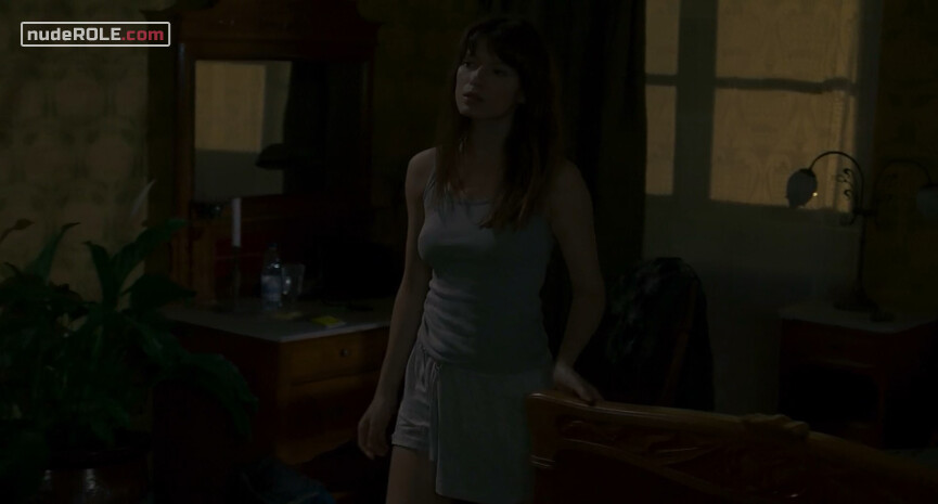 5. Ana nude – Safe Inside (2019)