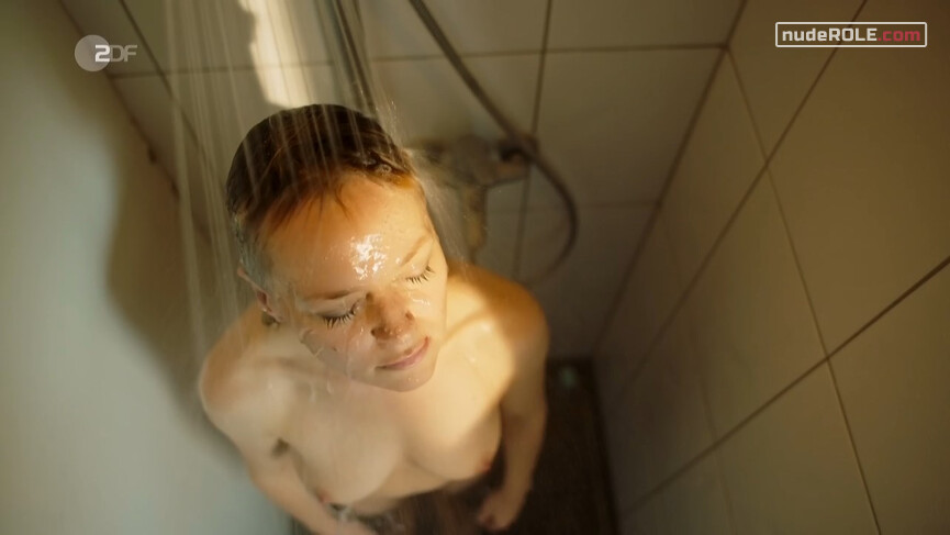 1. Winnie Heller nude – Kommissarin Heller s01e10 (2019)