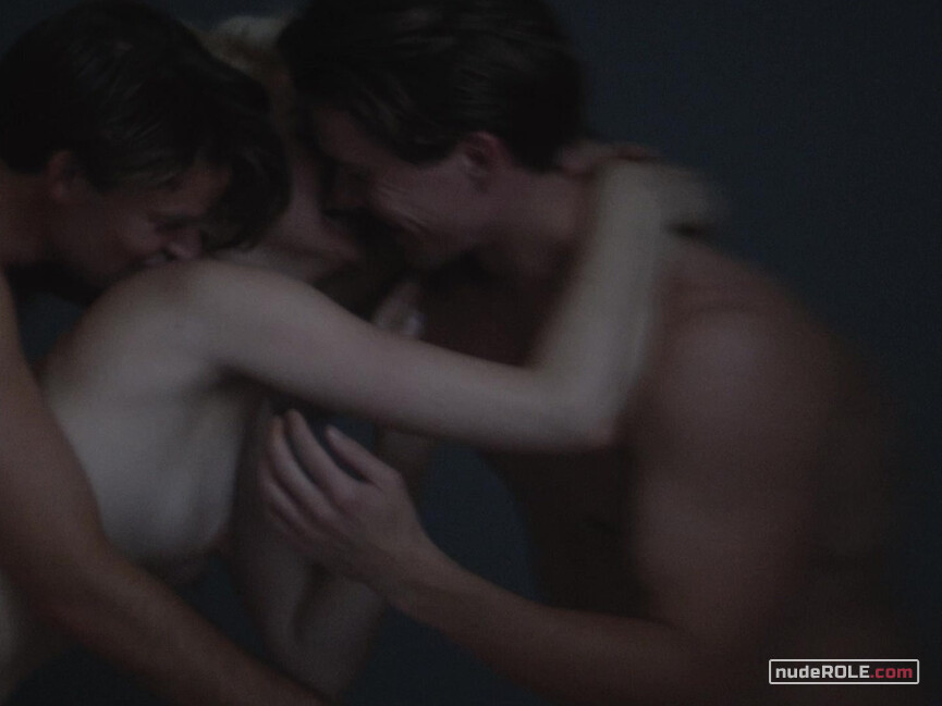 13. Gladys nude , Norma Jeane nude – Blonde (2022)