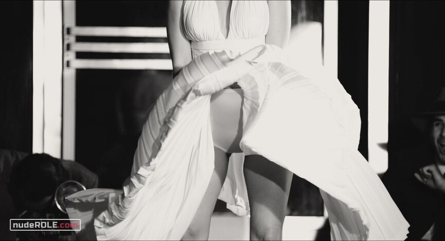 31. Gladys nude , Norma Jeane nude – Blonde (2022)