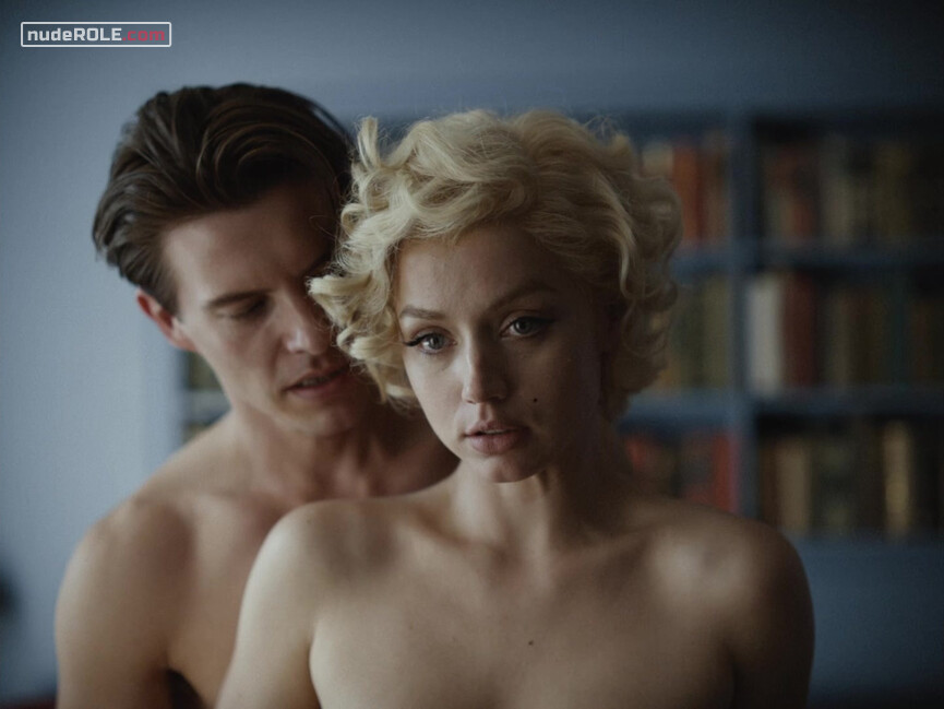 5. Gladys nude , Norma Jeane nude – Blonde (2022)