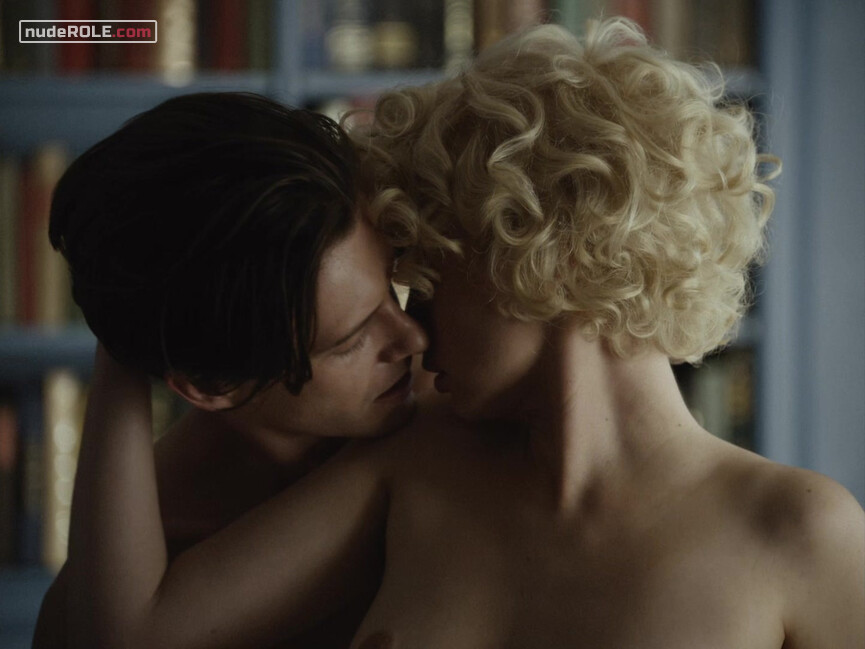 8. Gladys nude , Norma Jeane nude – Blonde (2022)