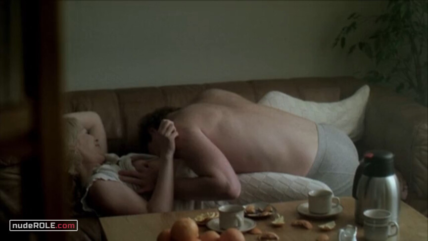 4. Kvinde nude – Tiny Death (2005)