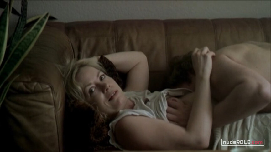 5. Kvinde nude – Tiny Death (2005)