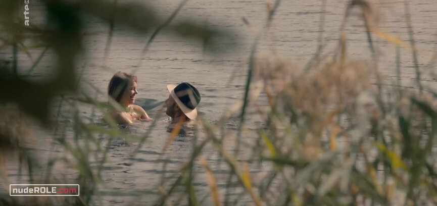 3. Erdmut nude – Good Girl Gone Bad (2018)