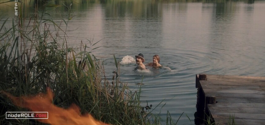 4. Erdmut nude – Good Girl Gone Bad (2018)