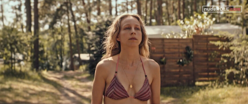 10. Lona Mendt88 sexy – Marnow Murders s01e01-04 (2021)