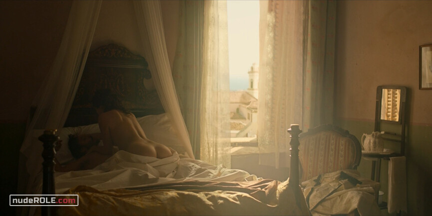 2. Carola Gorostiza nude – The Vineyard s01e04 (2021)