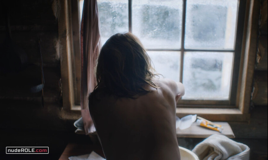 3. Edee nude – Land (2021)