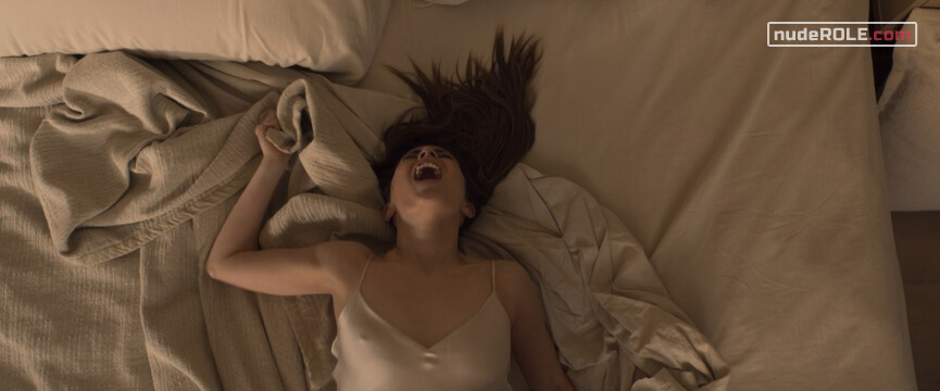 3. Hazel Green sexy – Made for Love s01e01 (2021)