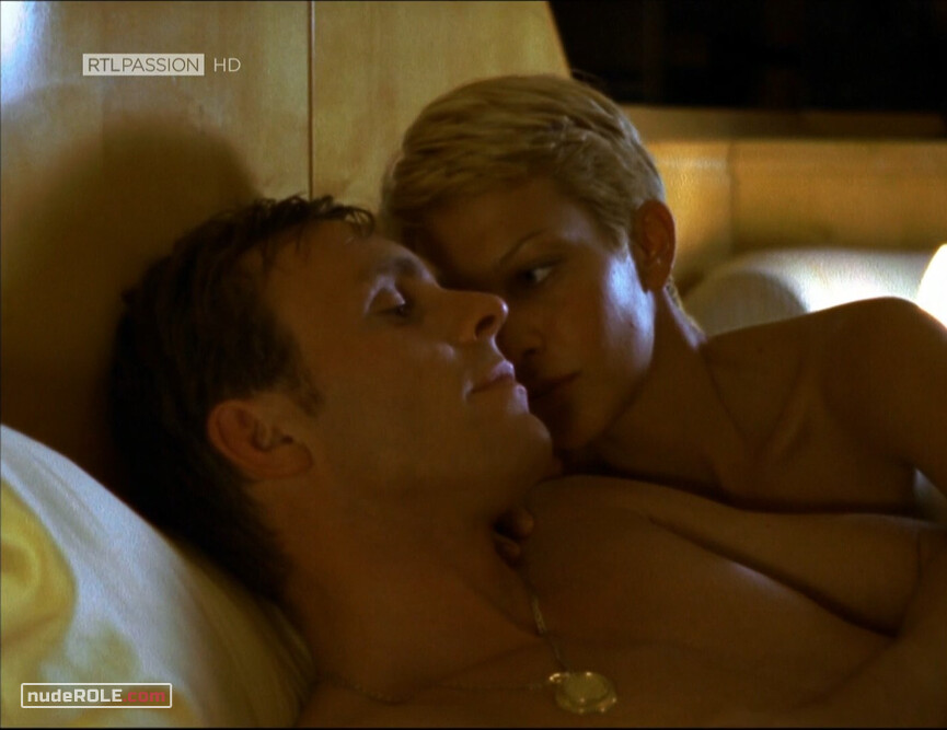 5. Tina Schönborn nude – S.O.S. Barracuda s01e05 (2001)