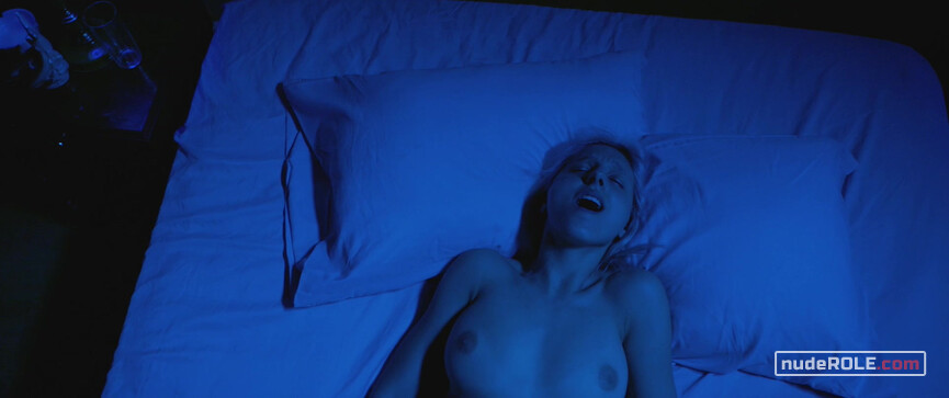 16. Ema nude , Raquel nude , Sonia nude – Ema (2019)