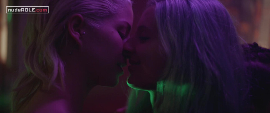 2. Ema nude , Raquel nude , Sonia nude – Ema (2019)