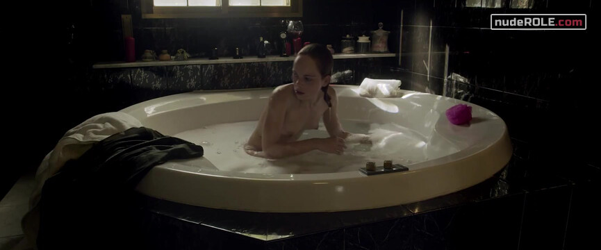 24. Laura nude , Sonia nude – Killing Time (2022)