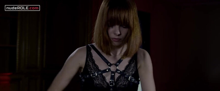 3. Laura nude , Sonia nude – Killing Time (2022)