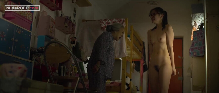 17. Tracy nude , Alice nude , Chloe nude – Lazy Hazy Crazy (2015)