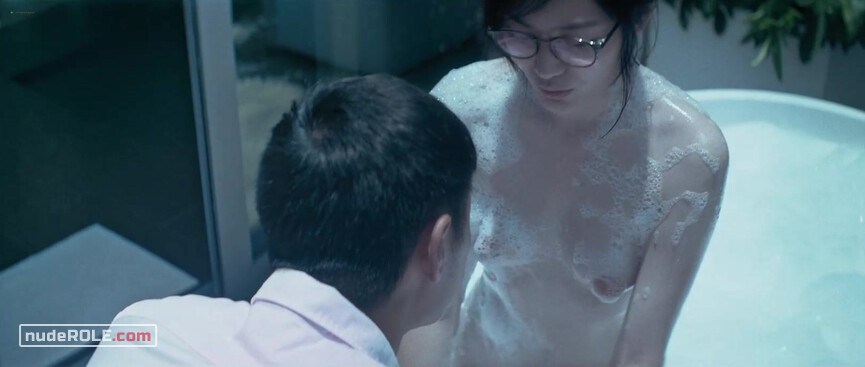 24. Tracy nude , Alice nude , Chloe nude – Lazy Hazy Crazy (2015)