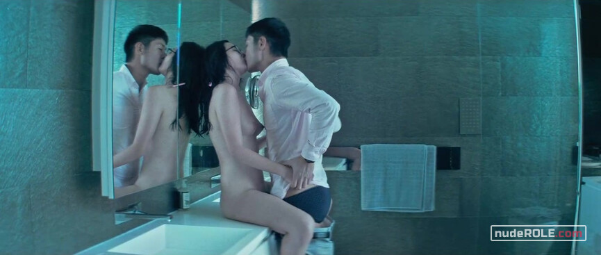 29. Tracy nude , Alice nude , Chloe nude – Lazy Hazy Crazy (2015)