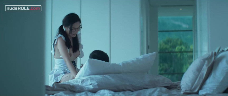 34. Tracy nude , Alice nude , Chloe nude – Lazy Hazy Crazy (2015)