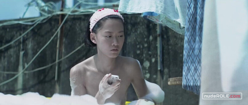 40. Tracy nude , Alice nude , Chloe nude – Lazy Hazy Crazy (2015)