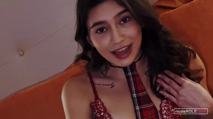 15. Amanda nude , Raiza nude – LiveScream (2022)