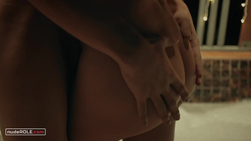 8. Amanda nude , Raiza nude – LiveScream (2022)