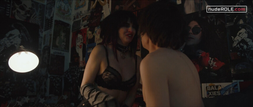 2. Night Tara sexy – Drunk Bus (2020)