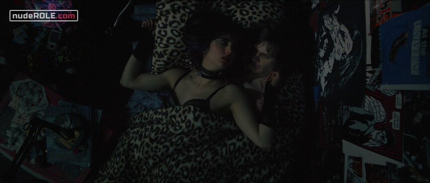 8. Night Tara sexy – Drunk Bus (2020)