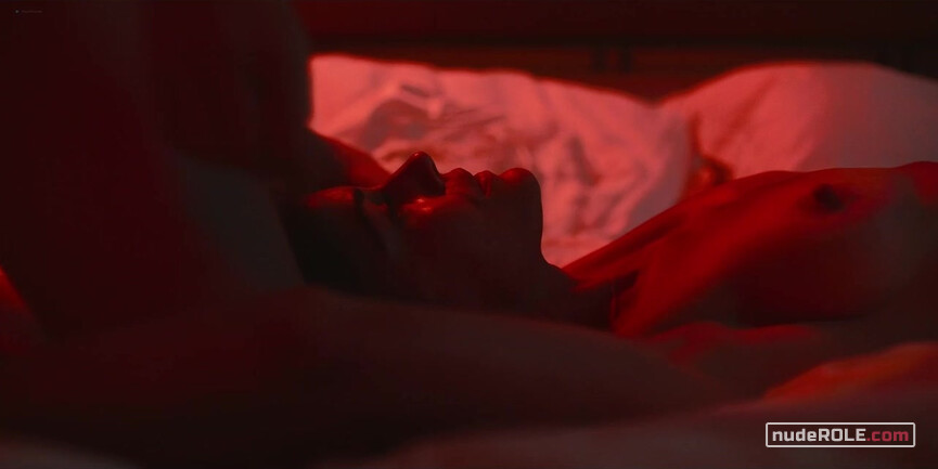 12. Alba Fontana nude , Batista 'Batty' Ferreira nude – Leopard Skin s01e05-06 (2022)