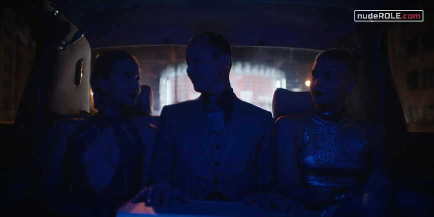 2. Iris sexy – The Girlfriend Experience s03e06 (2021)