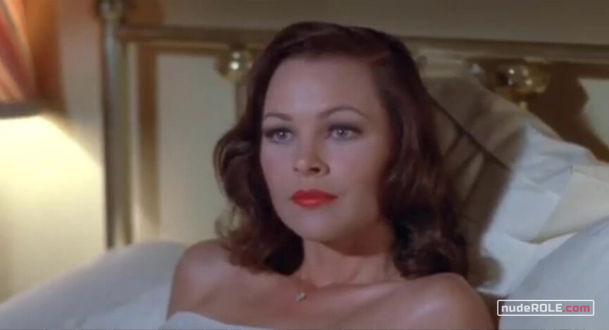 18. Cynthia sexy, Gena sexy – The Man with Bogart's Face (1980)
