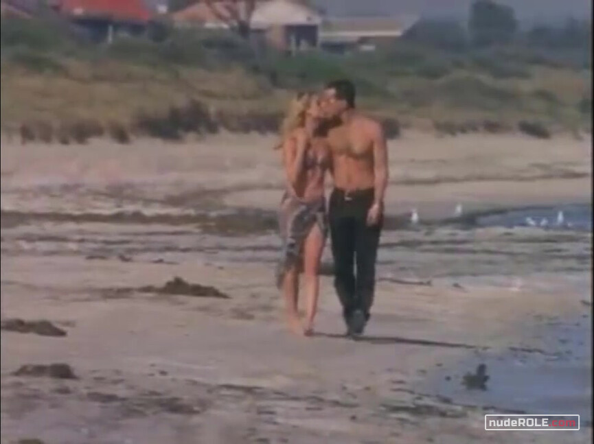 8. Michelle Hughes sexy – Silver Strand (1995)