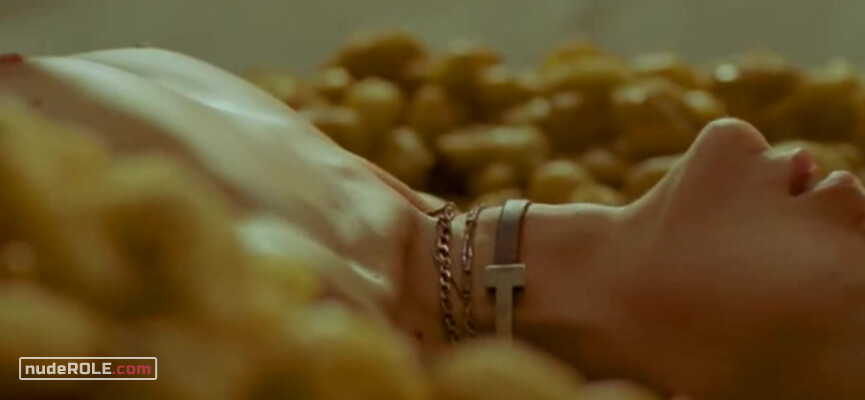 3. Fenia nude – Honey and the Pig (2005)