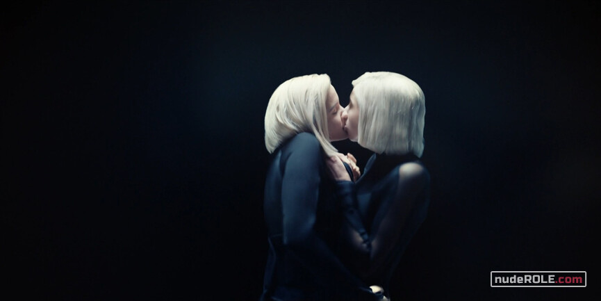 6. Iris nude – The Girlfriend Experience s03e09-10 (2021)