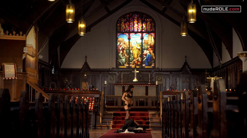 11. Ariella Martinez sexy – Smokin' Aces 2: Assassins' Ball (2010)