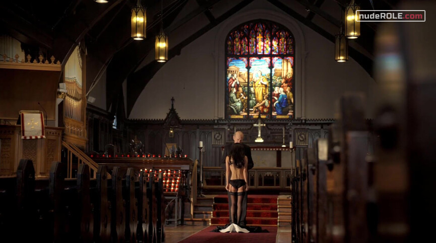 4. Ariella Martinez sexy – Smokin' Aces 2: Assassins' Ball (2010)