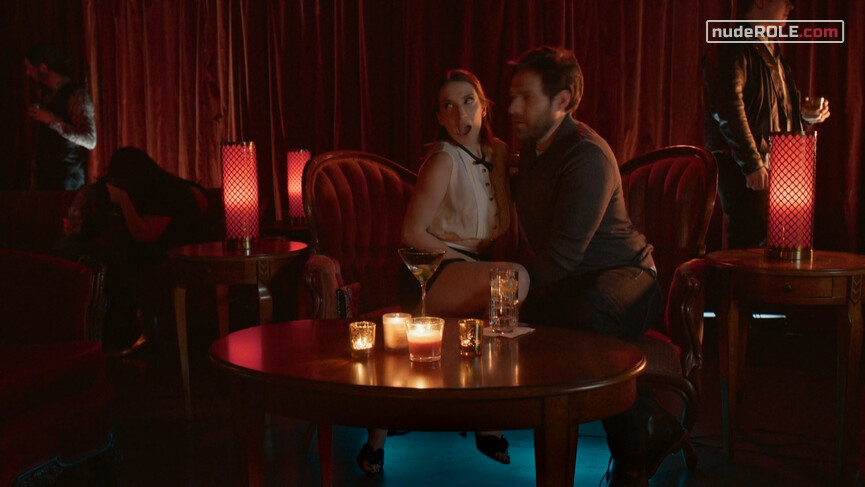 2. Lauren Heller sexy – Younger s07e11 (2021)