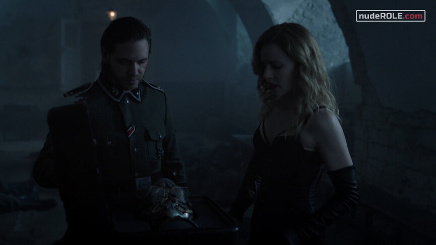 8. Dr. Cassandra Railly sexy – 12 Monkeys s04e06 (2018)